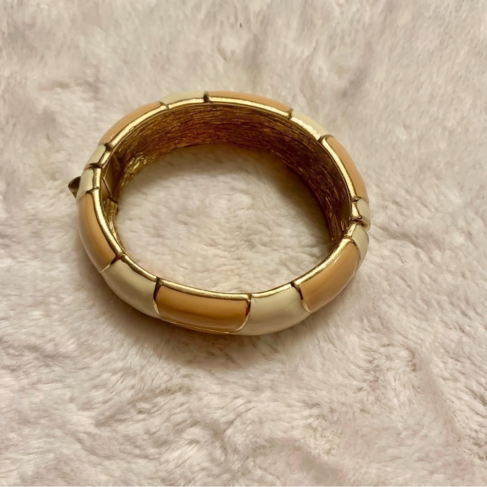 J Crew Bangle Bracelet Cream Peach Circle design Gold-tone Trim Beautiful Classy - Picture 4 of 11